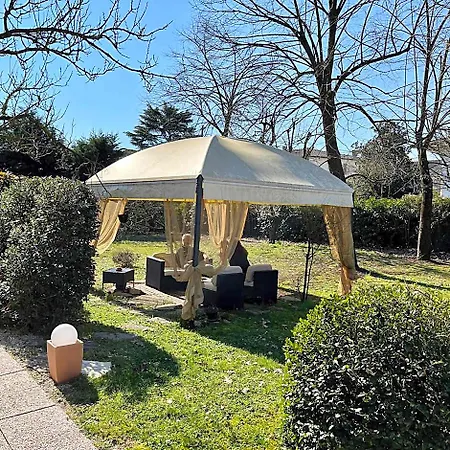 Country Il Melo Bed & Breakfast 4*